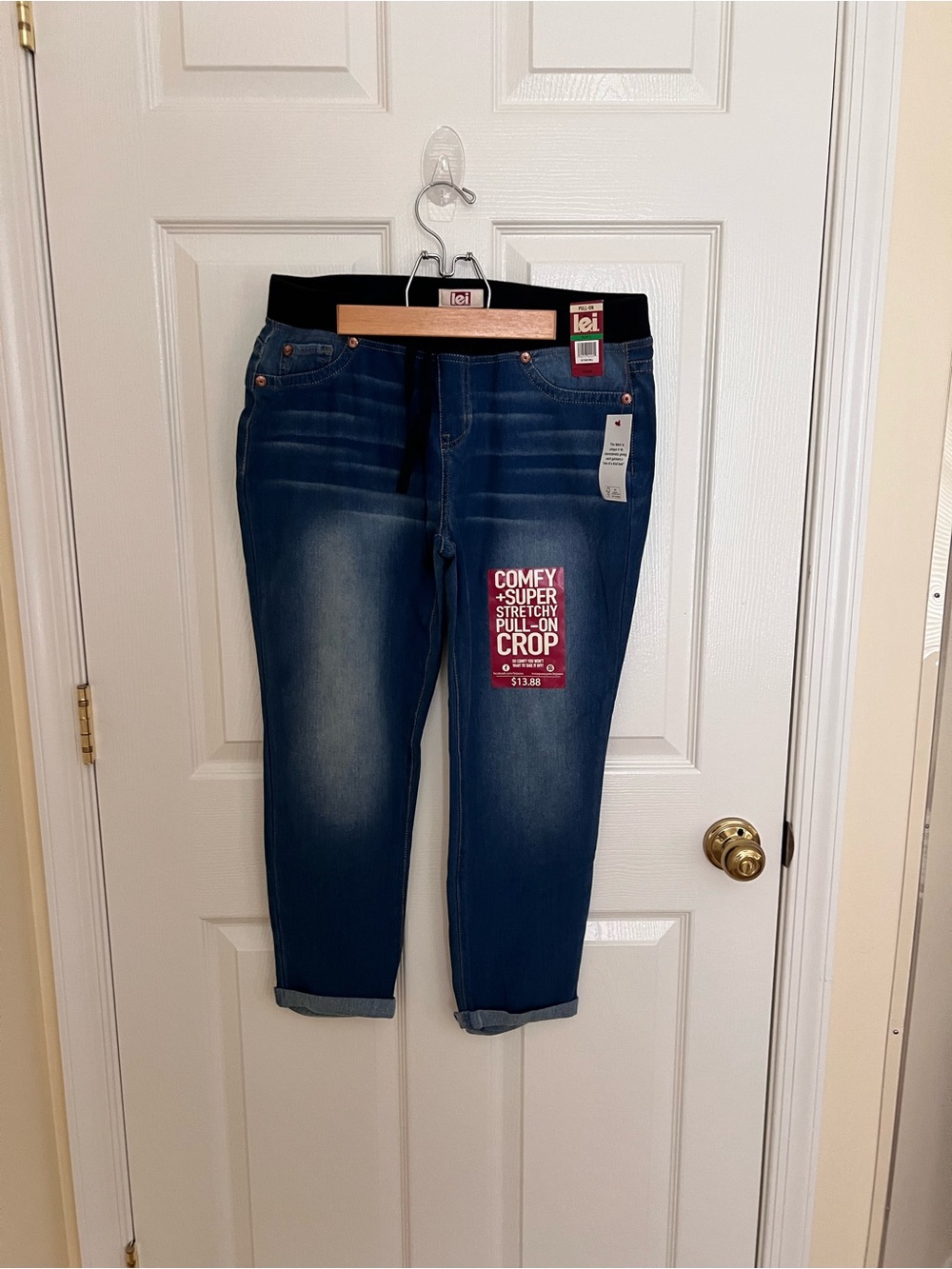 NWT lei Blue Pull-On Crop Jeans with Elastic Waistband Junior Size Large